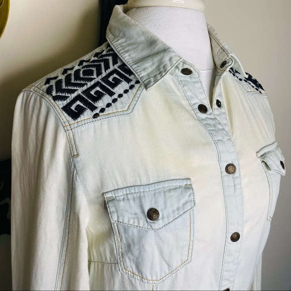 White Crow Light Blue Country Western Style Long Sleeve Snap Button Top - Picture 3 of 6